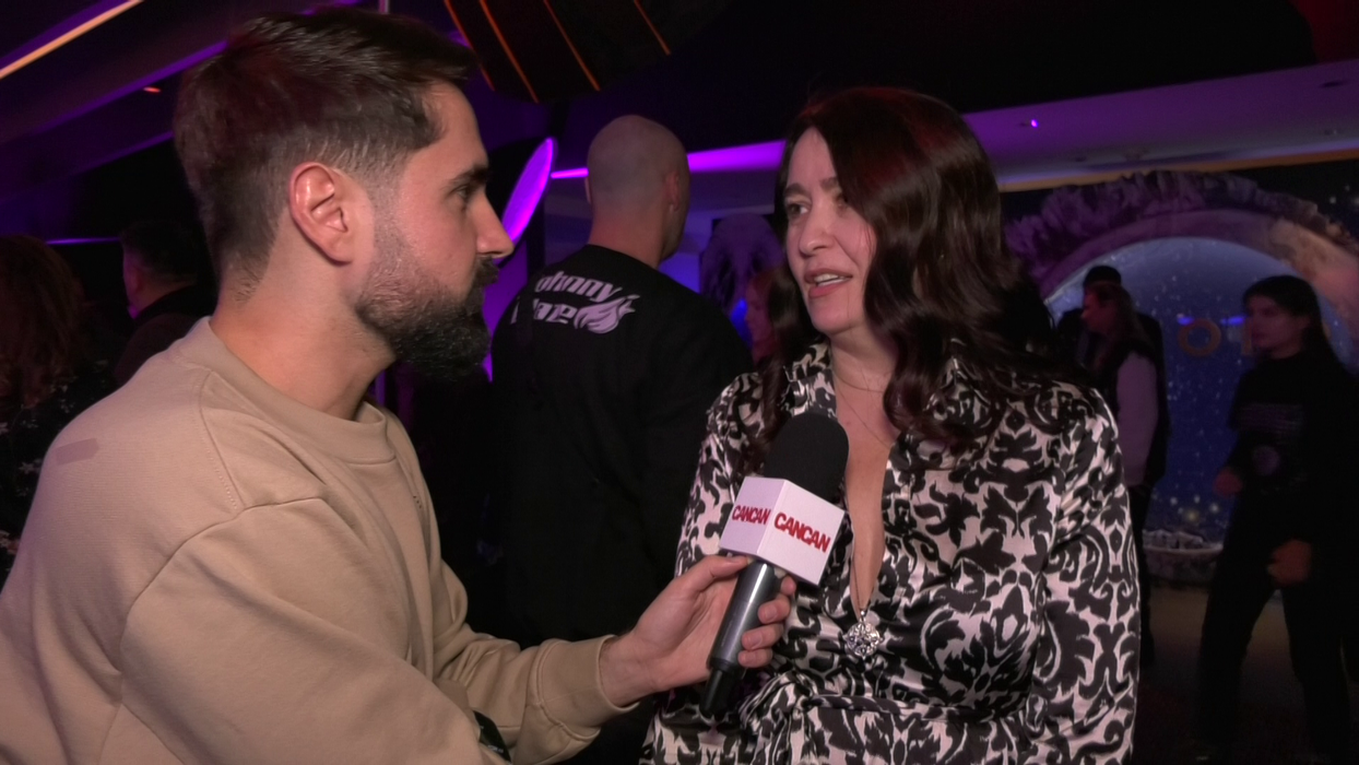 Amalia Năstase: "Pe mine asta m-a învățat foarte mult să dansez pe orice muzică, dacă dansezi pe la orice festival, te distrezi oriunde. Deci să vă duceți la concerte, pentru că acolo este vibe foarte mișto, nu vă trebuie droguri, pentru că vibe-ul ăla înlocuiește sentimentul pe care ți-l pot da drogurile, de emoție, de înălțare!" (Foto: captură video)