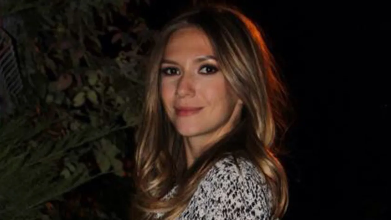 Fotografie de colectie! Cum arata Adela Popescu in urma cu noua ani, fara pic de machiaj!