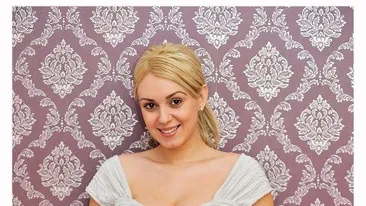 Ce viata de telenovela are sora lui Miss Universe Romania! E soprana dar bate cluburile!