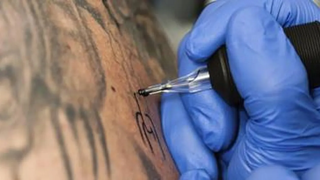 A fost ARESTAT dupa ce a facut acest tatuaj! Ce a putut sa-i deseneze pe spate e revoltator: O sa te dezguste!