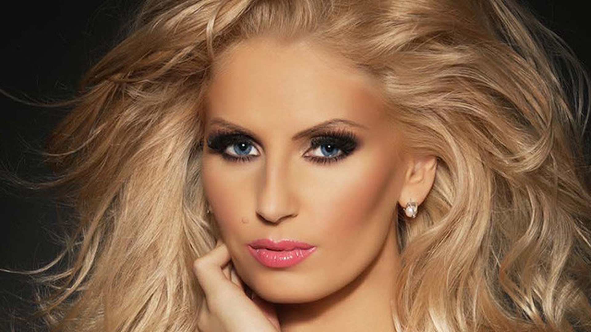 "Locul celui care a batut-o pe Alexandra Stan in halul ala este la puscarie!" Ce cântăreaţă celebra de la noi spune asta