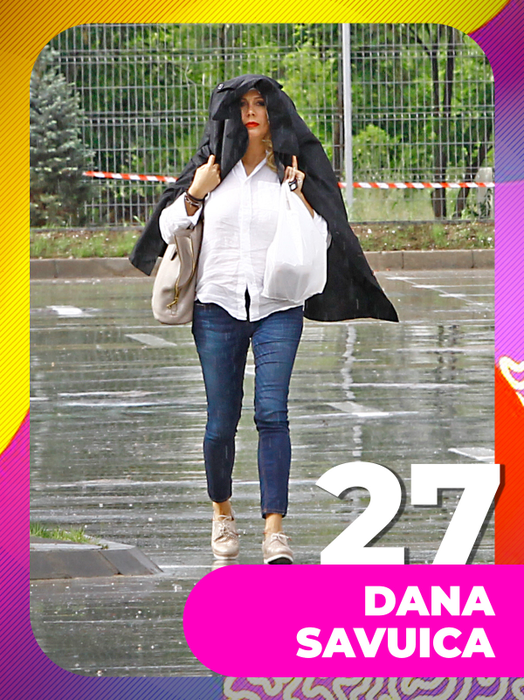 TOP 30 fete-sexy chiar şi atunci când afară plouă. Monica Gabor, Anna Lesko şi Bianca Drăguşanu s-au udat… la propriu!