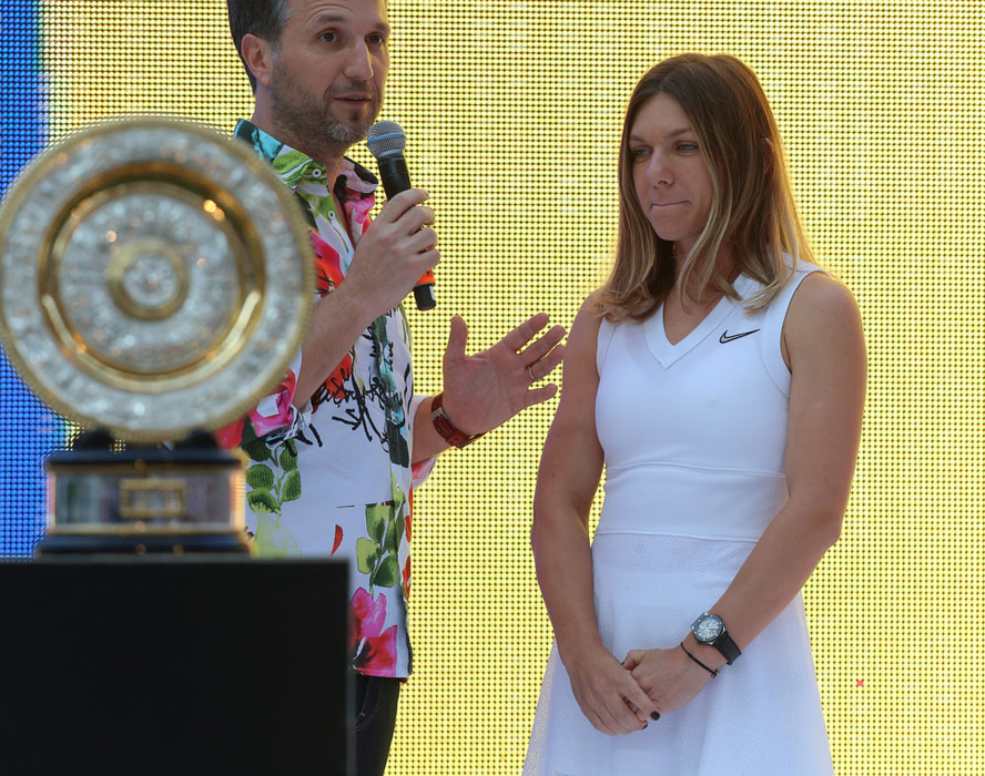 Simona Halep a purtat un ceas de 60.000 de dolari,  pe Arena Națională, când a prezentat trofeul câștigat la Wimbledon