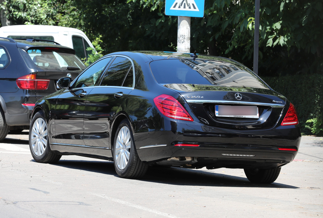 Fulgy al Clejanilor a picat examenul de BAC cu nişte note ruşinoase, dar a primit cadou de la părinţi un Mercedes în valoare de 100.000 de euro!