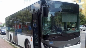 Ce a pățit o bătrână din Iași după ce s-a urcat într-un autobuz supraaglomerat: ”Maică, n-am mai sărit atât de la 20 de ani!”