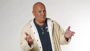 Cine este NOUL JURAT de la Romanii au Talent. Smiley: "E o voce care te bantuie!"