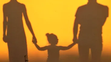 N-ai sa ghicesti niciodata cine e in aceasta fotografie! I-ai urat comportamentul, dar ai adorat-o topless - Vezi cine este sotia cuminte din imagine!