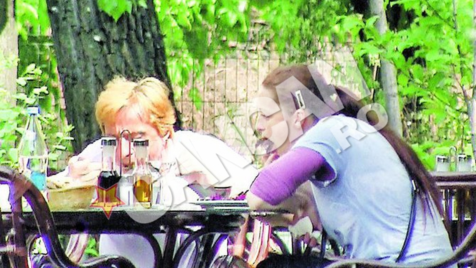 Pofticiosul artist n-a iertat nimic! "Puisorul" Bleont a "ras" farfuria sotiei, cu riscul de a divorta