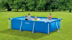 Piscina acasa: Cum sa aduci marea si plaja la tine in gradina?