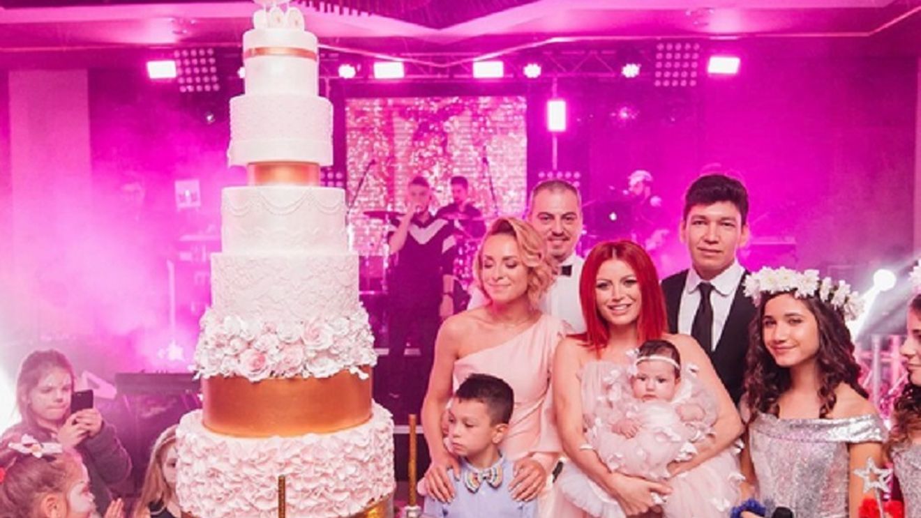 VIDEO / Imagini nemaivăzute cu fiica Elenei Gheorghe, după ce s-a născut. Ce au observat toţi în filmarea de la prima şedinţă foto profesionistă