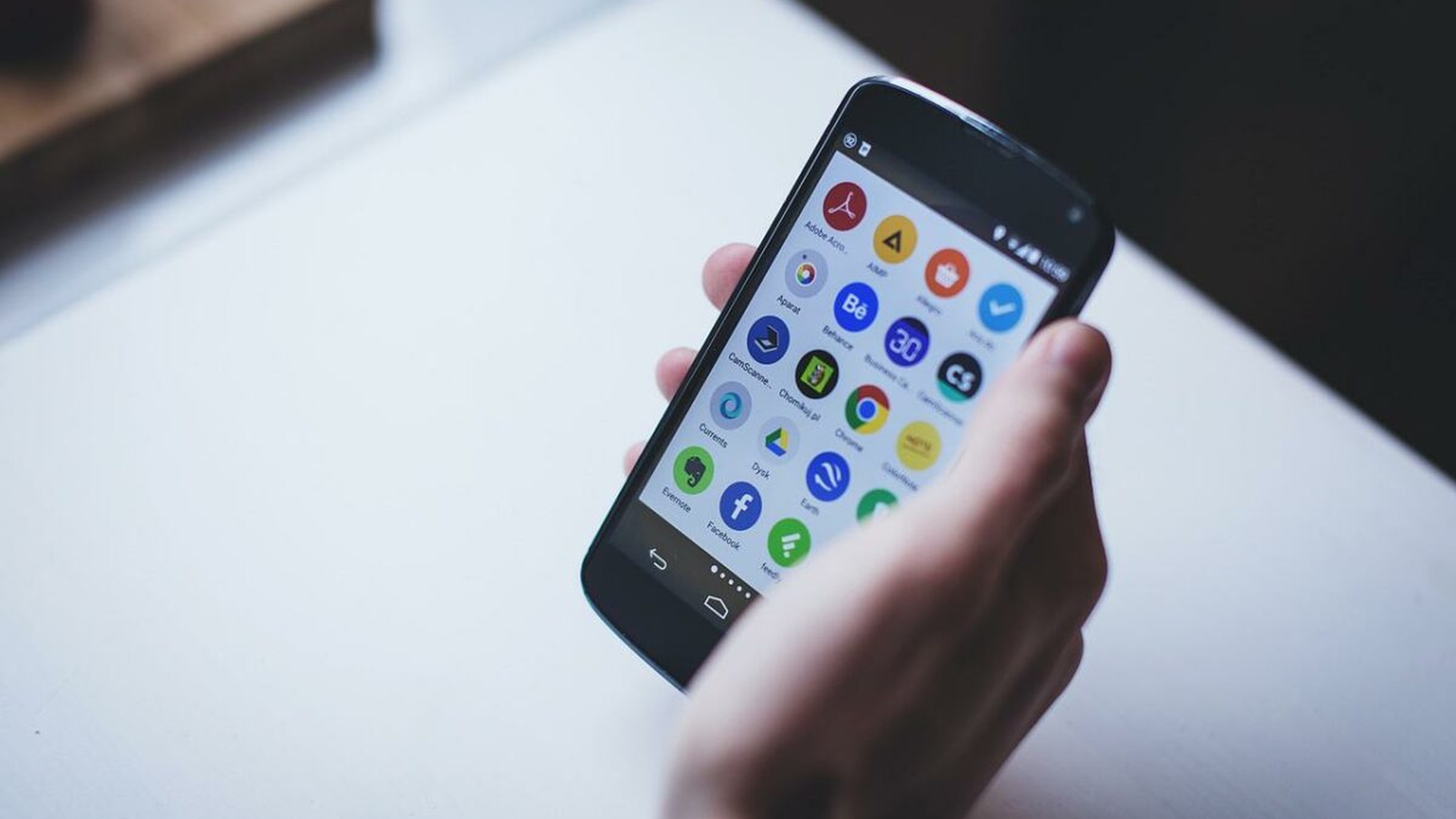 Elevii din această țară nu mai au voie cu telefoane mobile în școală. Decizia a fost luată vineri, 1 decembrie