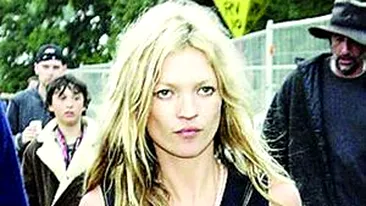 Kate Moss e dependenta de bere si sex