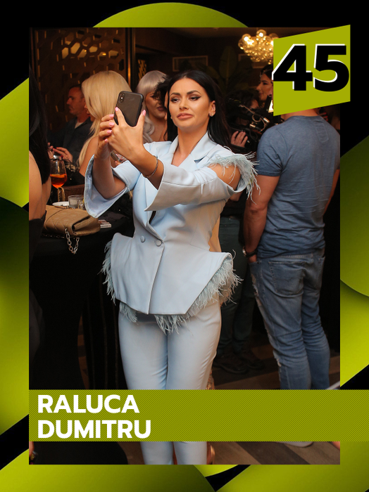 TOP 50 de vedete care au înfierbântat rețelele! Mădălina Ghenea, Bianca Drăgușanu și Antonia au transformat selfie-ul în artă