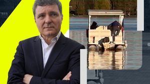 Imaginile care se vor viraliza! Bărcuțele lui Nicușor au naufragiat în mijlocul Herăstrăului în ziua lansării cu pompă!