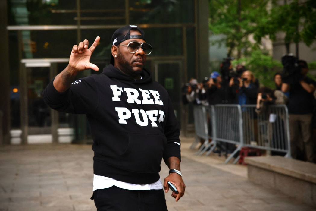 Fanii lui Sean „Diddy” Combs sărbătorind verdictul juriului. Foto: Profimedia