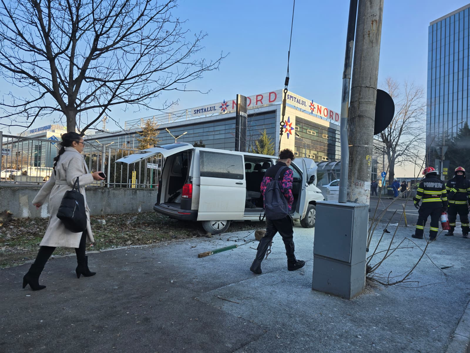Grav accident de circulație în București! O femeie a fost lovită pe trotuar