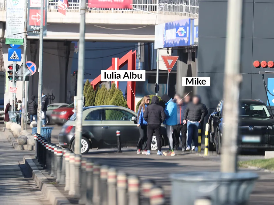 Cuplul a bifat câteva lucruri de rezolvat, apoi s-a îndreptat spre casă