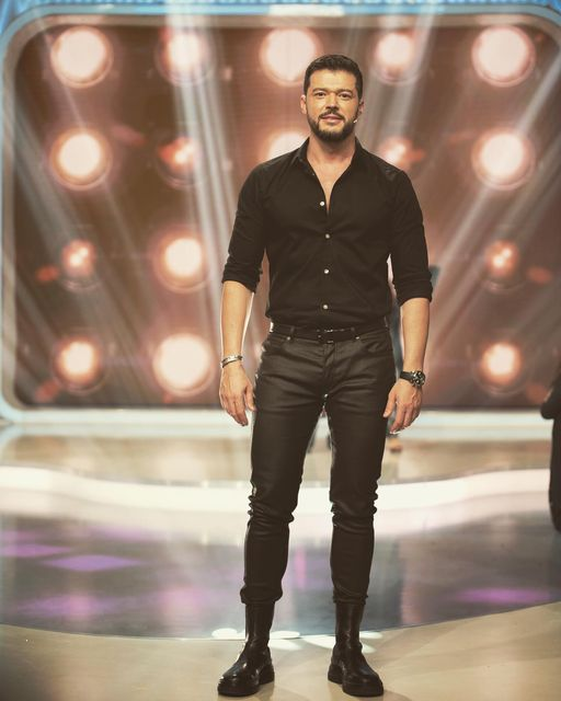 Victor Slav este în doliu după pierderea tatălui său (Foto: Facebook)