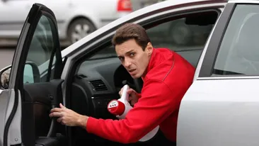 Eu aveam... Mircea Badea, amendat de politistii de la Rutiera. Afla cu ce viteza circula realizatorul tv