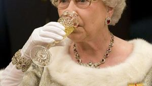 De ce bea Regina Elisabeta numai vin românesc