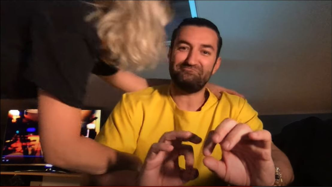 Gina Pistol, filmată în timp ce îl sărută pe Smiley: “Te iubesc”. Cum a reacționat prezentatorul de la Românii au Talent și dezvăluirile făcute despre viața lor în vreme de coronavirus | VIDEO