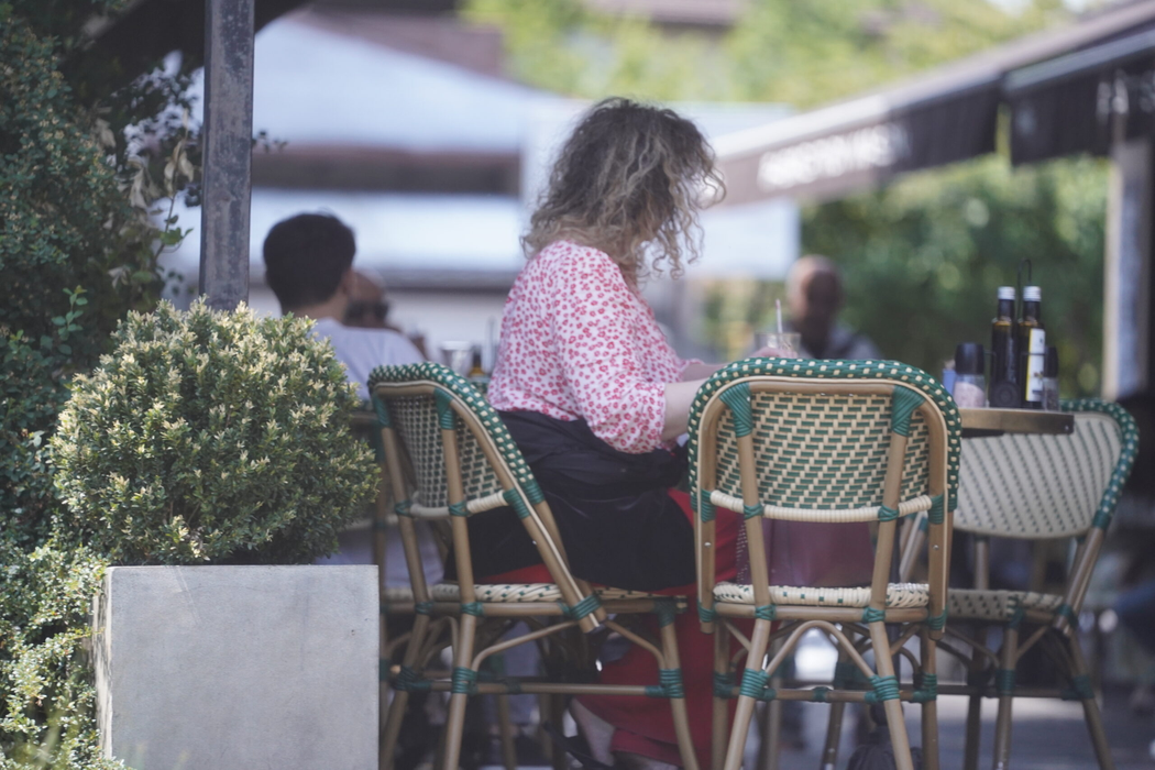 Oana Lis, la terasă în ”Floreasca”, la un frappe (Foto: CANCAN.RO)