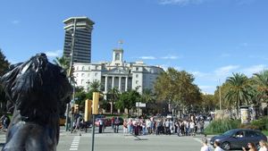 Imaginile care fac înconjurul lumii! Zeci de femei s-au dezbrăcat pe stradă și s-au stropit cu cerneală roșie! Pentru ce au protestat