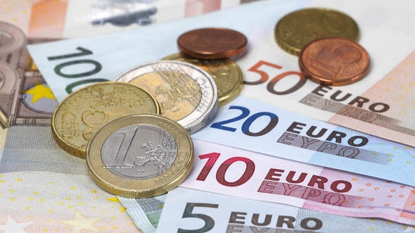 LEUL s-a prăbuşit. Cel mai slab curs din istorie. Cât costă astăzi un EURO