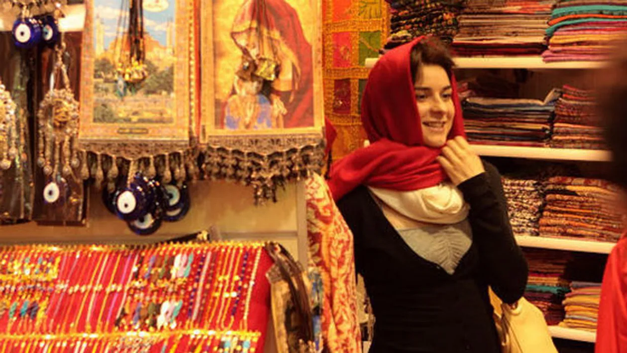 Aniela Petreanu s-a rasfatat in vacanta! A fost la Paris si Istanbul!