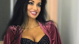 ELENA ex-Mandinga le-a arătat tuturor cum se distrează în Turcia! Bruneta a trecut cu brio proba costumului de baie