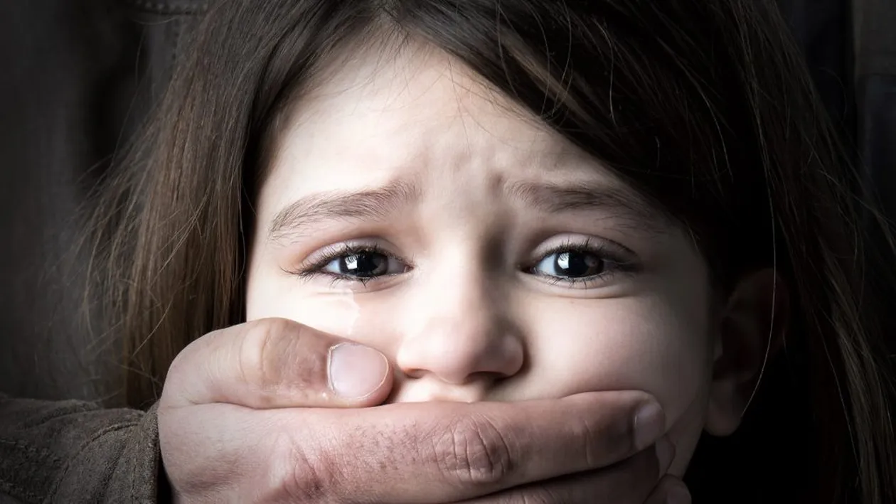 Un bărbat din județul Brașov și-a violat fiica și a obligat-o să se prostitueze. Fata a depus plângere la poliție fiindcă mama sa nu a vrut să o ajute