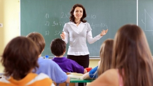 Inchisoare pentru elevii care isi lovesc profesorii! Cati ani ar putea sta dupa gratii adolescentii agresivi!