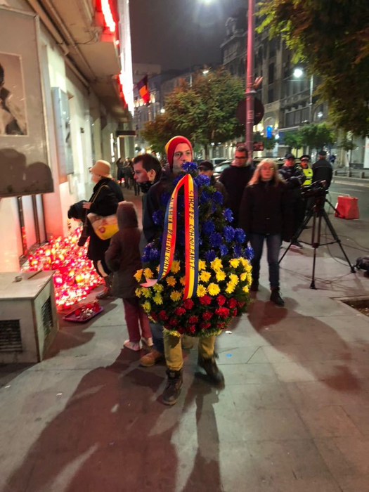 Colegii şi prietenii au venit să-şi ia rămas bun de la Stela Popescu! CANCAN.ro transmite imagini live de la priveghi