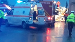 Accident cumplit pe DN6! Două TIR-uri s-au ciocnit violent, iar unul dintre șoferi a rămas încarcerat