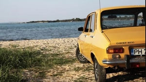 Fotografia care a devenit virală! Un român și-a luat familia și a plecat în Grecia, dar nu oricum ci într-o Dacia 1300