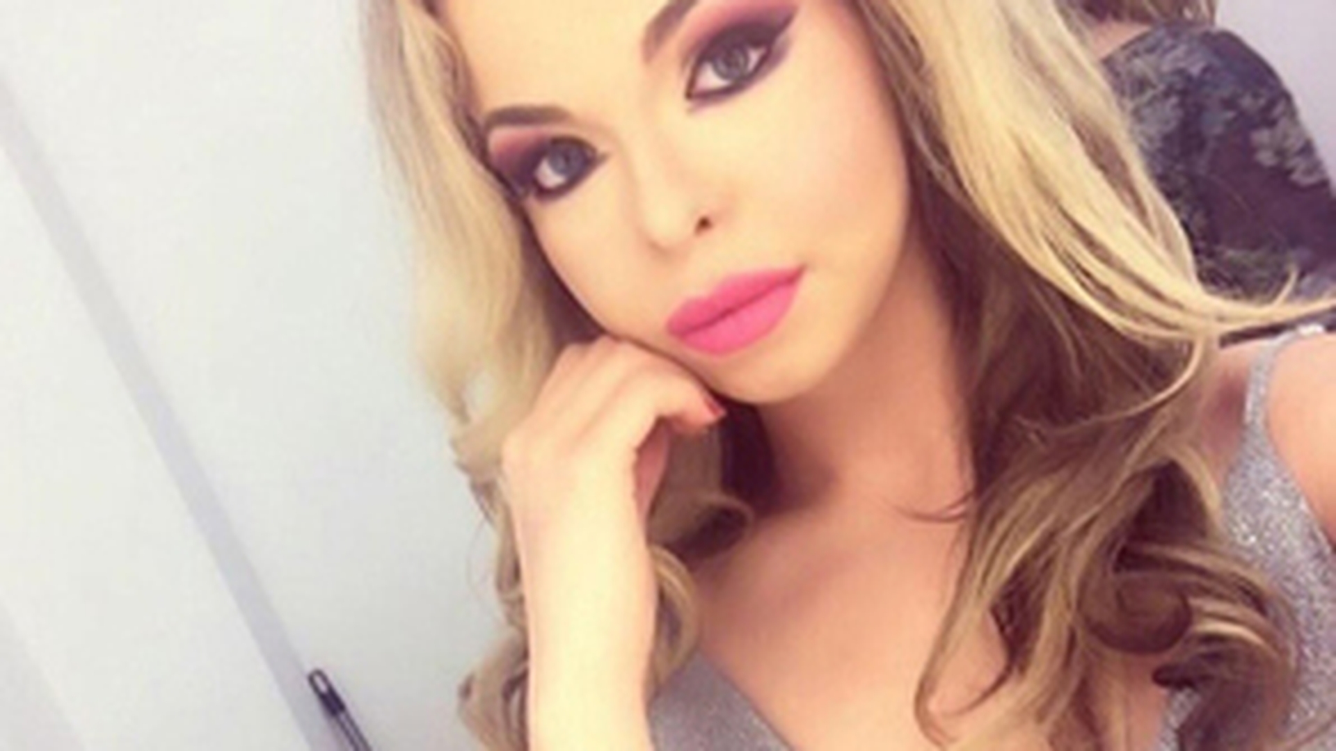 După contestaţie, nota de la bac i-a fost mărită! De ce era BARBIE de România era să facă atac de panică 