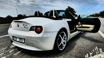 Mai tii minte BMW-ul incrustat cu pietre Swarovski ? Proprietarul l-a scos la vanzare! Vezi ce vrea in schimbul masinii!