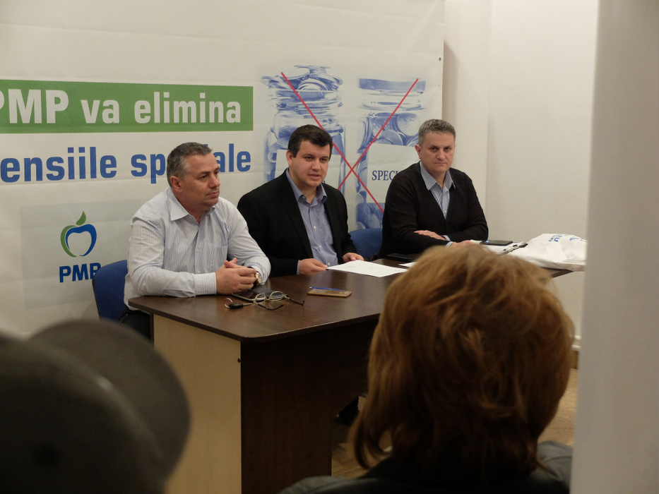 George Tomac, în timpul unei ședințe de partid