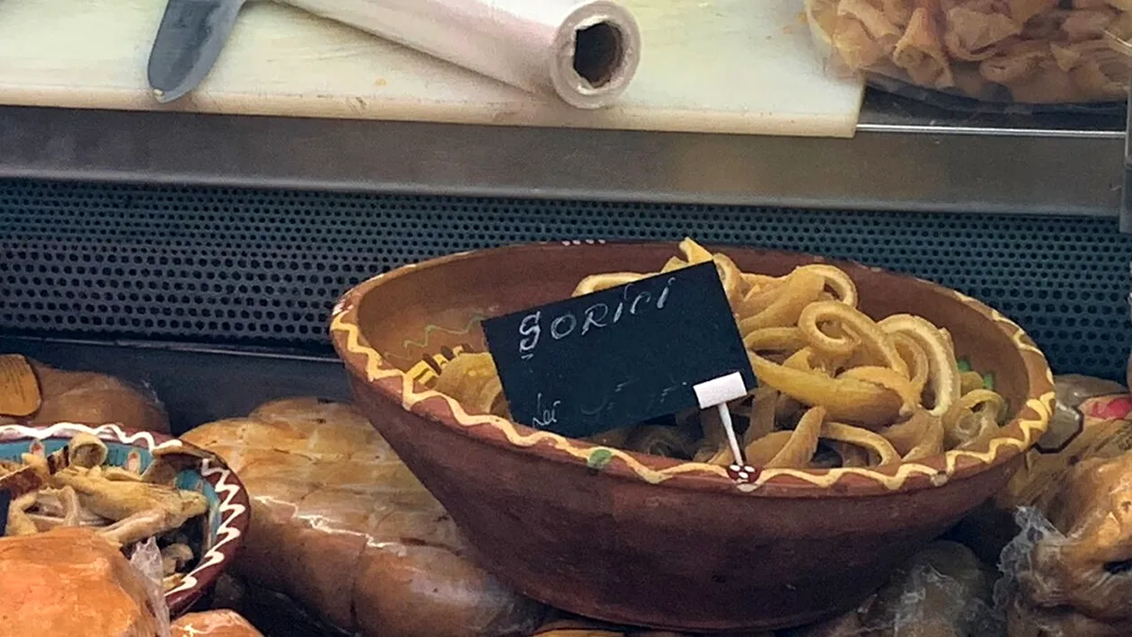 Prețuri de delicatese! Cât costă 1 kilogram de șorici în supermarket-urile Carrefour și Cora din București