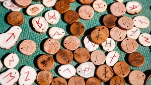 Horoscop rune azi, 13 mai 2026. Othala Inversat îi găsește astăzi pe nativii acestei zodii cu zece scenarii în cap și niciuna dintre decizii luată până seara