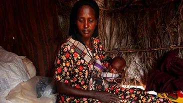 Decizie cumplita pentru mamele somaleze! Trebuie sa aleaga care copil traieste si care moare de foame