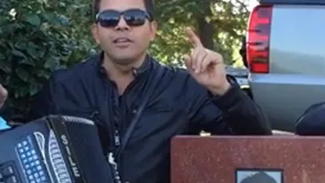 Jean de la Craiova a facut furori in America! I-a compus o melodie lui Bruce Lee si a interpretat-o chiar la mormantul lui