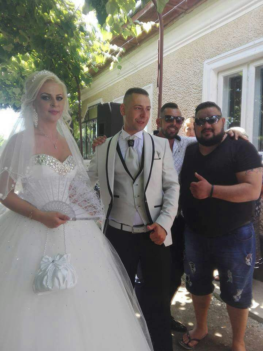 Mirii şi invitaţii lor nu au apucat să se bucure prea tare de nuntă
