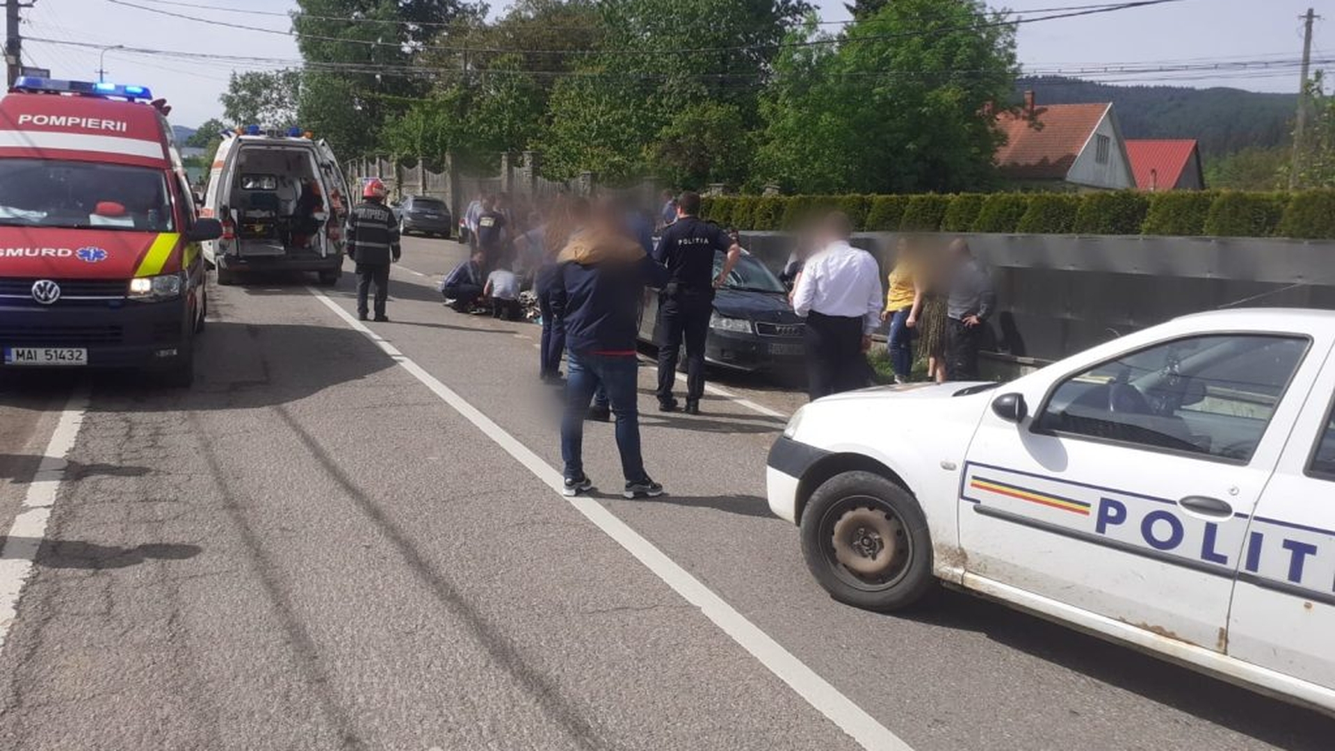 Accident grav la Putna! O mașină a intrat în pietoni. FOTO
