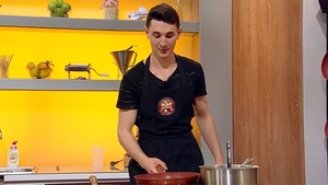Reacția incredibilă a postului Antena 1 după ce a difuzat la Chefi la Cuțite imagini scandaloase cu un concurent care jupuia și dădea foc la pisici
