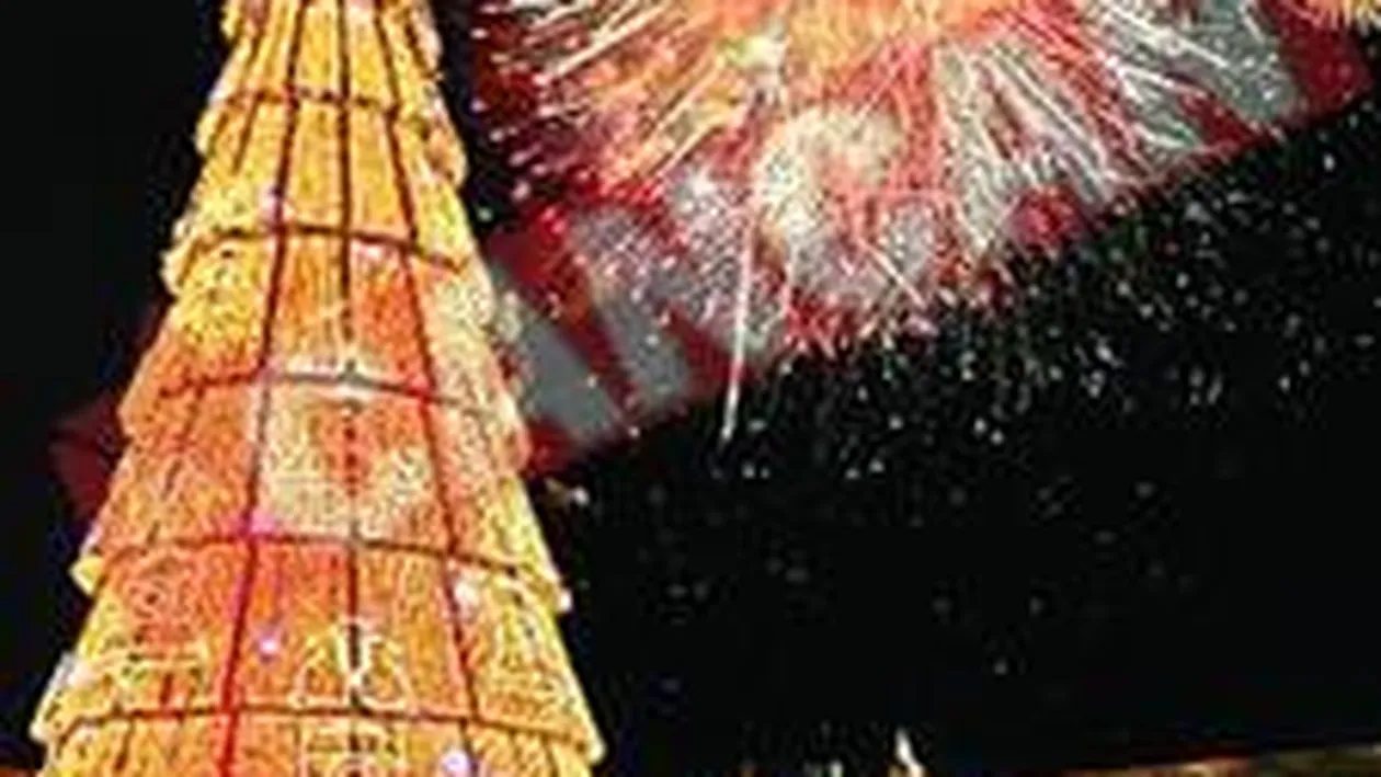 Capitala - calamitata, dar cu cel mai inalt brad de Craciun