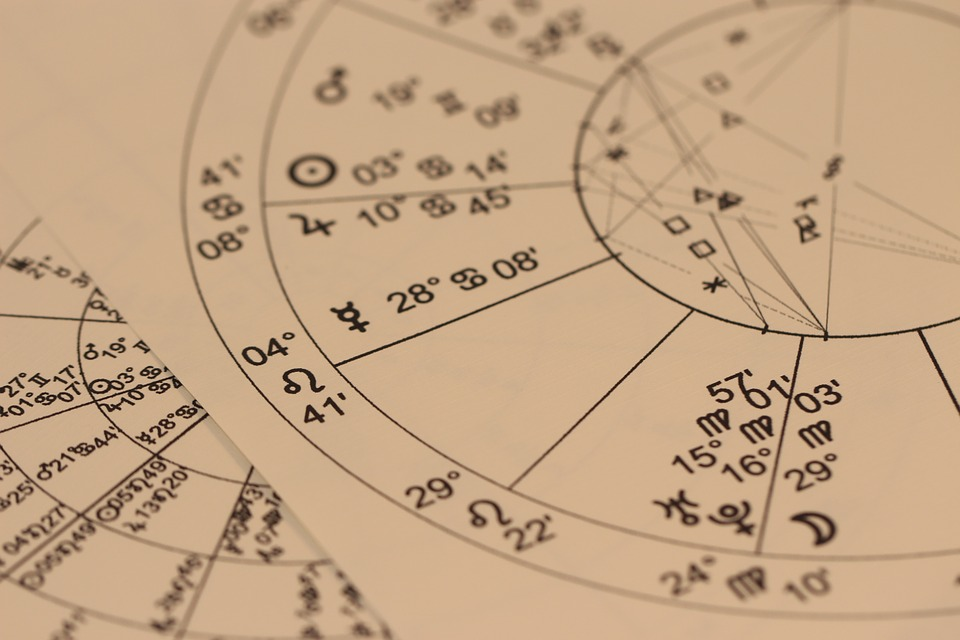 Horoscop saptamanal 20 - 26 august 2018. Peștii pot primi o mărire de salariu