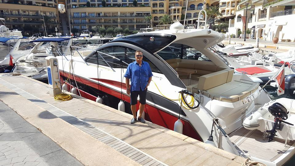 ”Fostul” Mădălinei Pamfile e printre cei mai bogaţi şi excentrici colecţionari de artă din România! ”Baronul luxului” şi-a ”personalizat” Lamborghini-ul cu numele lui