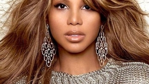 Veste şocantă pentru fanii lui Toni Braxton! Vezi ce decizie uimitoare a luat artista! "Trec prin criza de vârstă mijlocie"