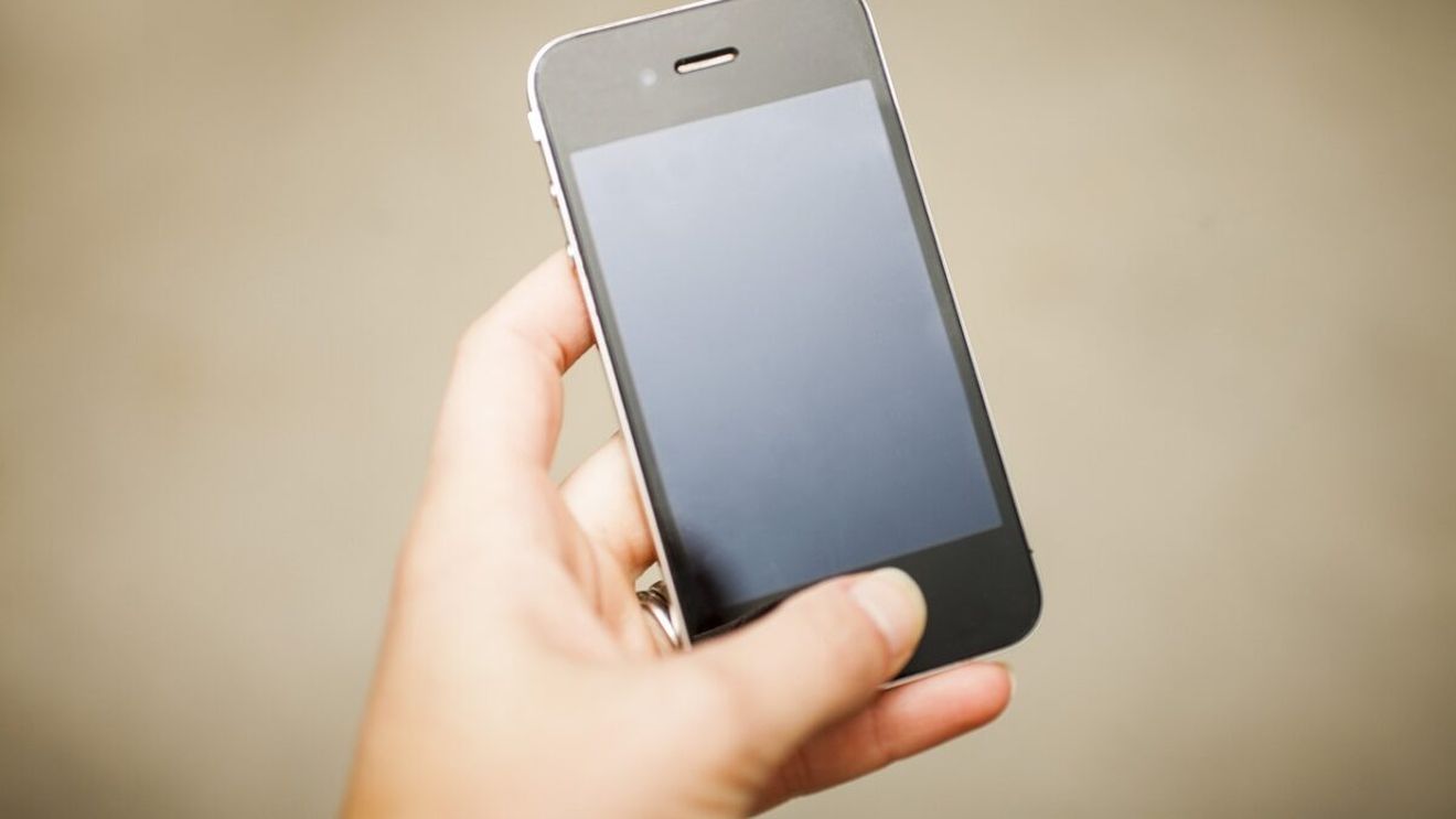 Mai ai modelele de iPhone 4 și iPhone 5 acasă? Vânzarea lor te poate îmbogăți peste noapte